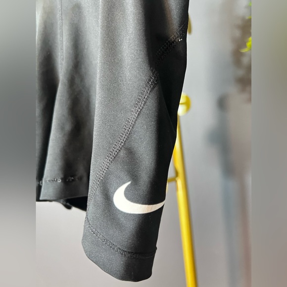 Nike pro size m - Picture 3 of 7